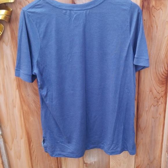 Nike Tshirt - Picture 2 of 7